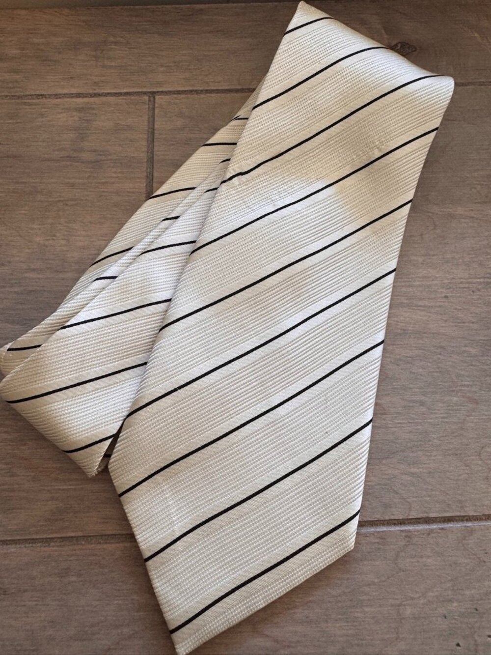 Sharp! Kenneth Cole New York Ivory & Black Striped Tie